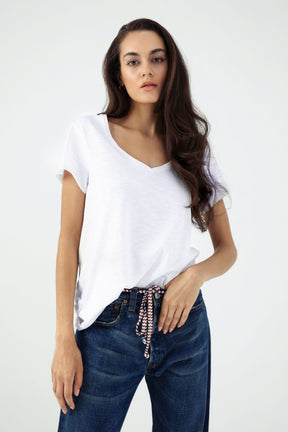 Rebecca Damen T-Shirt mit V-Ausschnitt und kurzen Ärmeln Weiß