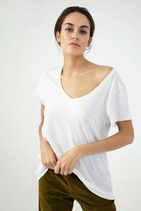Rebecca Damen T-Shirt mit V-Ausschnitt und kurzen Ärmeln Off White