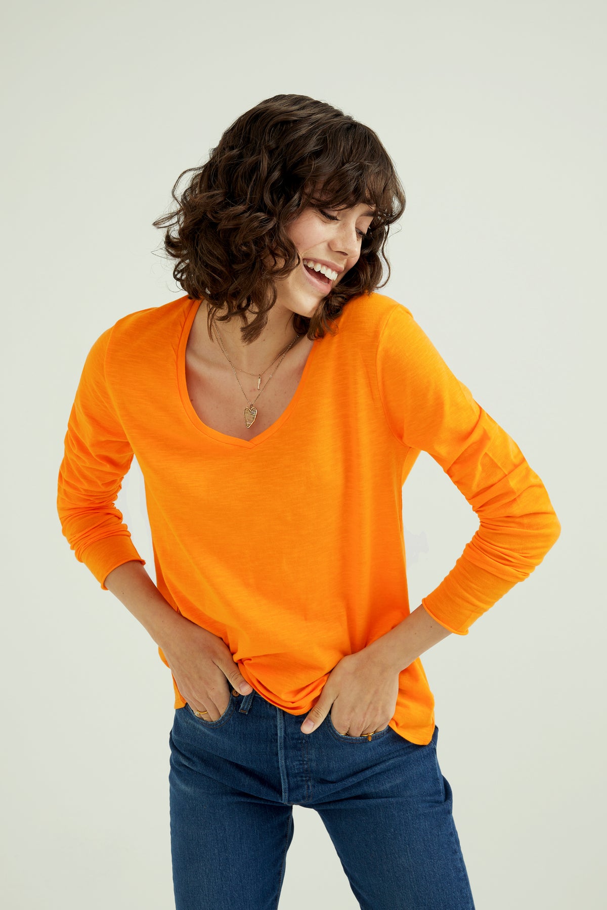 Esterella Frauen T-Shirt mit V-Ausschnitt und langen Ärmeln Flamme Orange