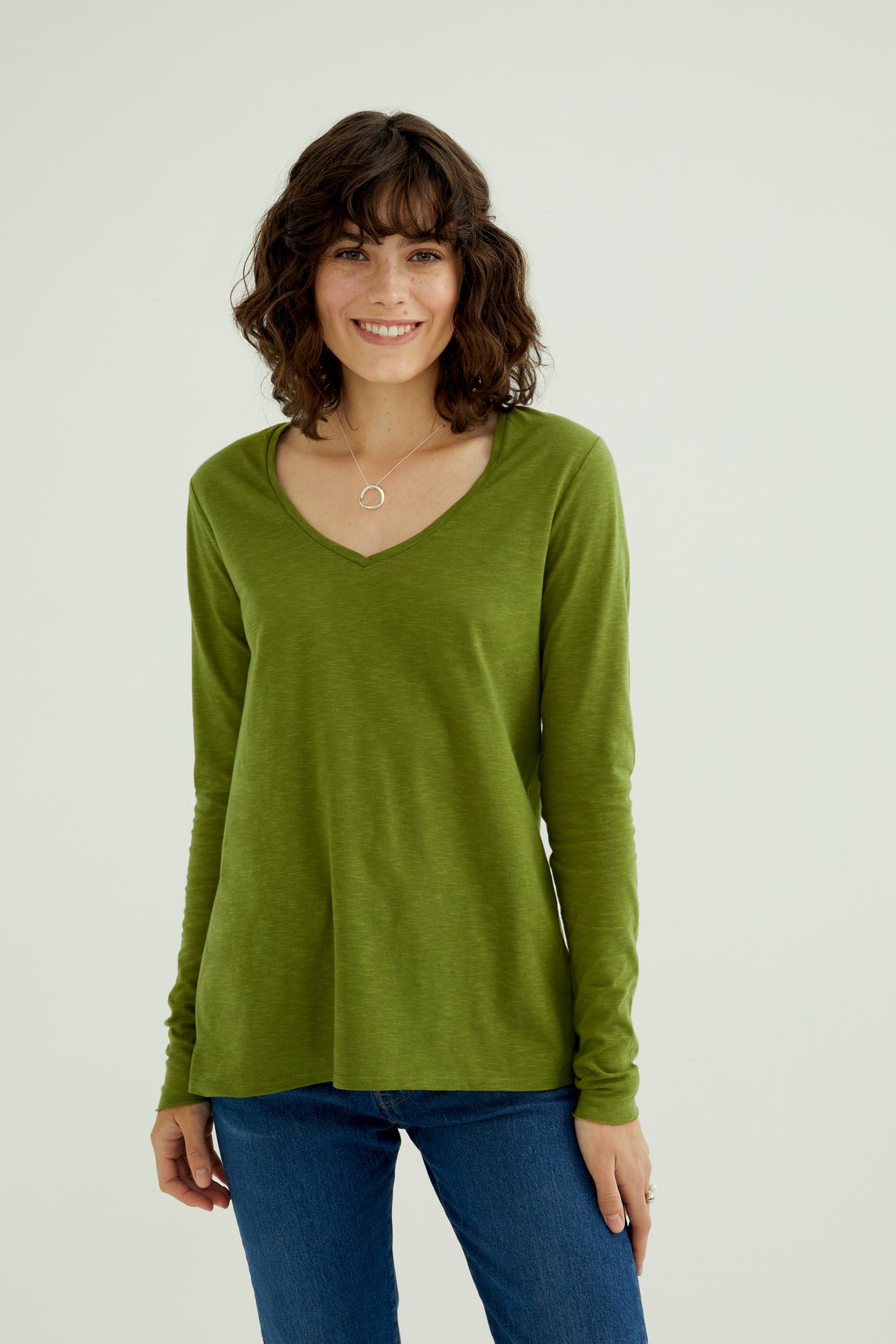 Esterella Frauen T-Shirt mit V-Ausschnitt und langen Ärmeln Guacamole