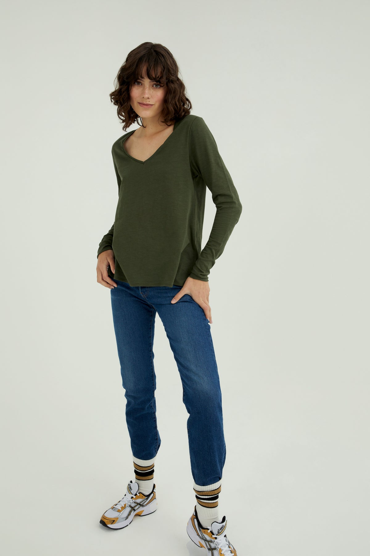 Esterella Frauen T-Shirt mit V-Ausschnitt und langen Ärmeln Rifle Green