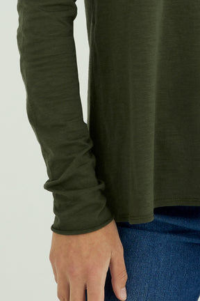 Esterella Frauen T-Shirt mit V-Ausschnitt und langen Ärmeln Rifle Green