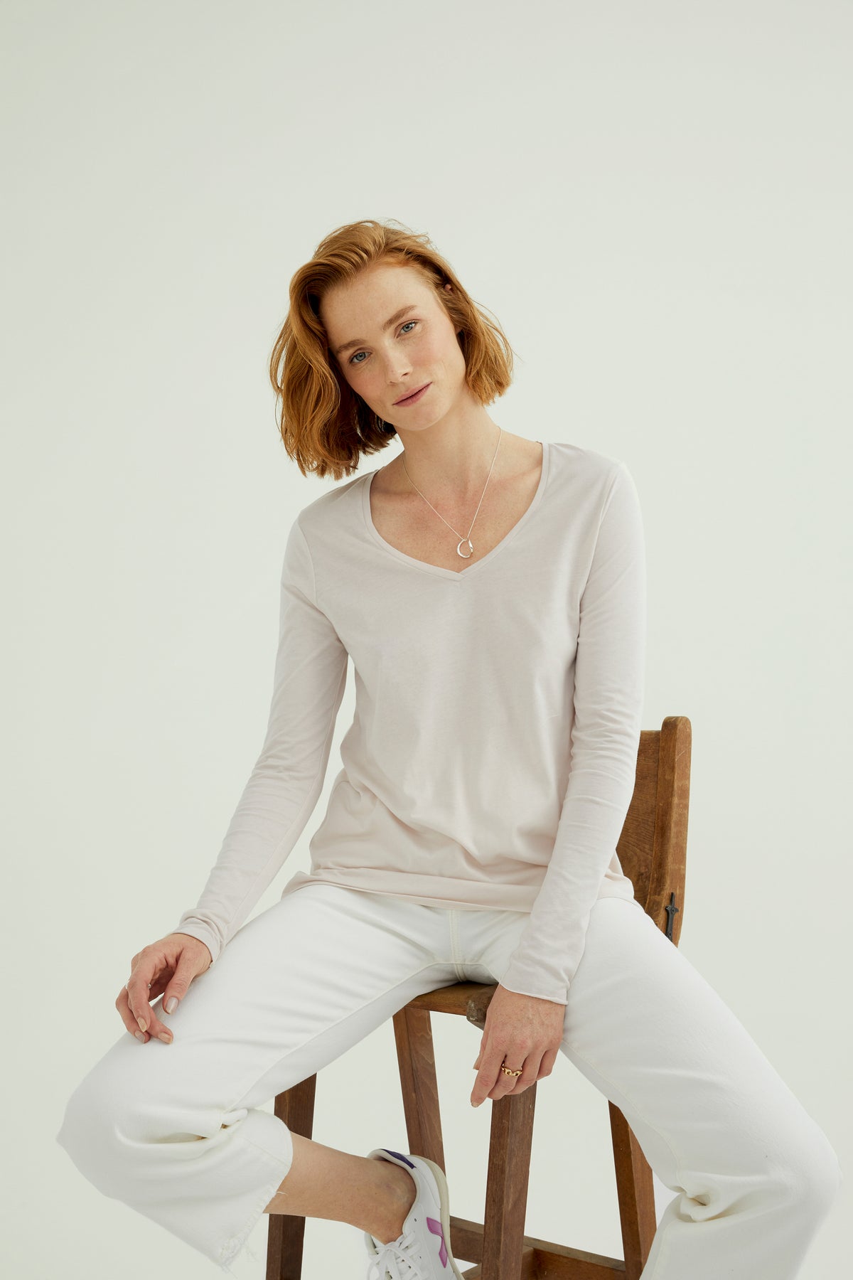 Esterella Damen T-Shirt mit V-Ausschnitt und langen Ärmeln Weiß Sand