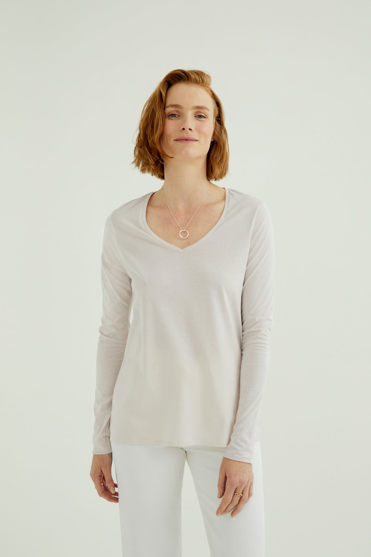Esterella Damen T-Shirt mit V-Ausschnitt und langen Ärmeln Weiß Sand